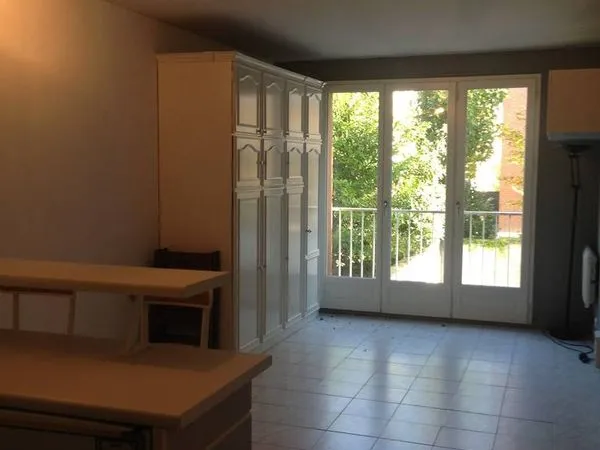 Studio meublé 25,5 m² - Courbevoie -au calme 