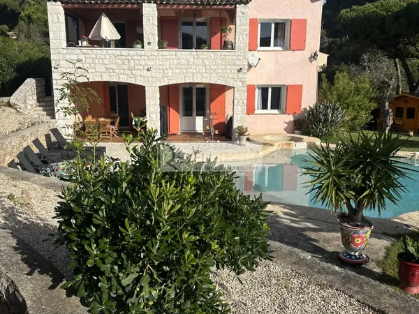 Maison 7 pièces 342 m² 