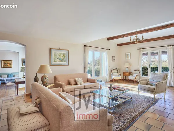 Propriété 7 pièces 200 m² 