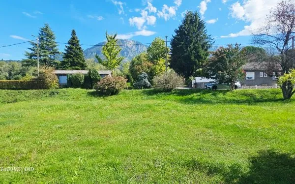 Terrain 600 m²