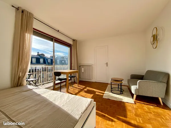 Grand studio avec balcon entièrement meublé et équipé - Quartier Commerce 