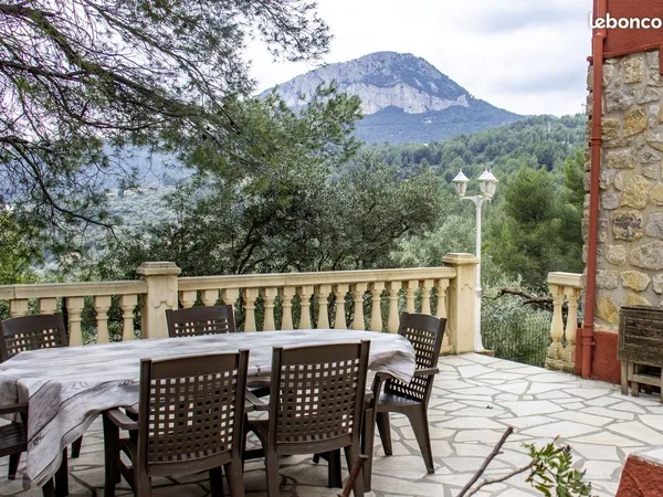 Appartement T3 meublé 55 m² en rez-de-jardin avec piscine 