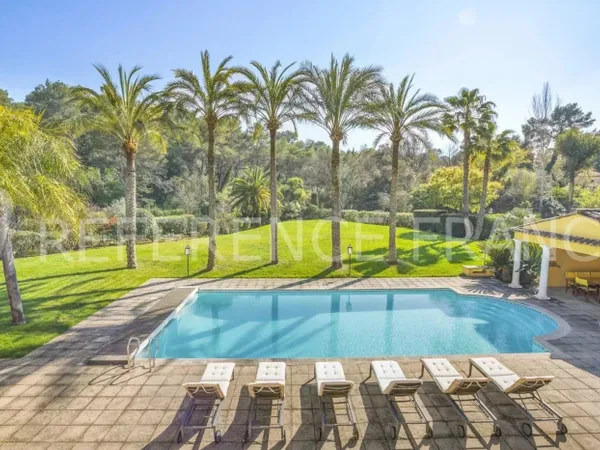 A RENOVER. FAIRE OFFRE. LES PARCS DE MOUGINS. 