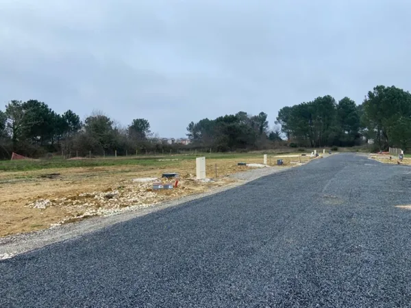 Terrain 825 m² 