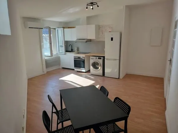 Beau 2P meublé 36m² rénové climatisé Vieux-Port 