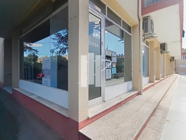 LOCAL COMMERCIAL DE 42m2 DIVISIBLE 