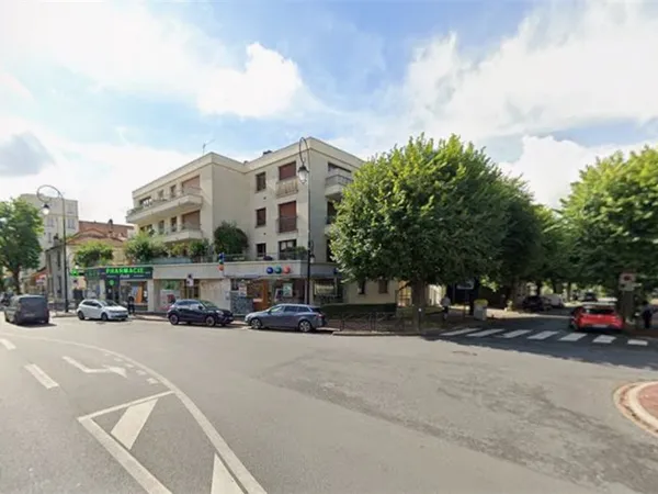 Murs commerciaux 99 m² ST MAUR DES FOSSES 