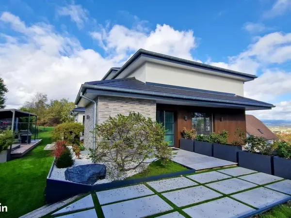 Villa 9 pièces 277 m² 
