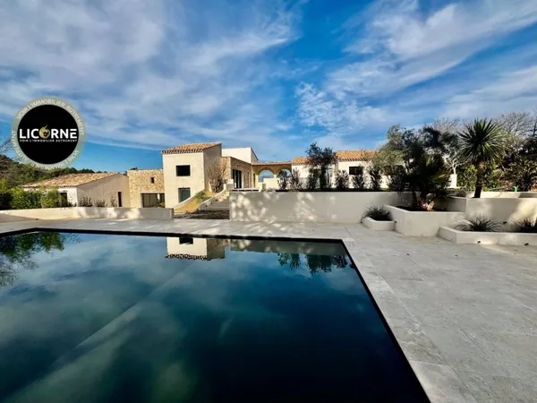 Villa 15 pièces 320 m² 