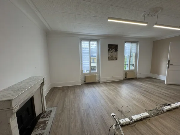 Location de 2 bureaux et d'une salle de réunion 