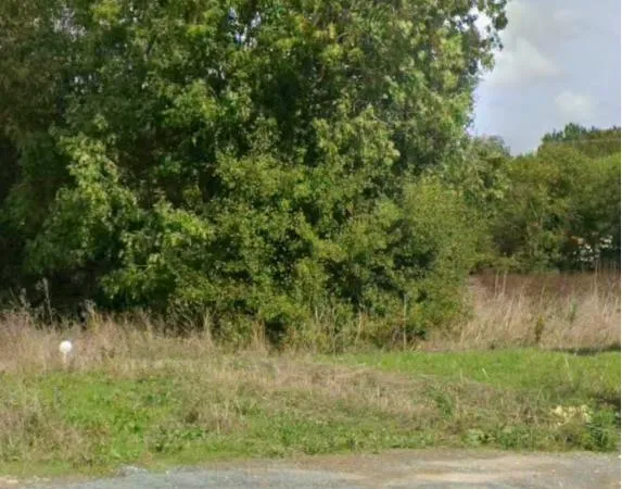 Terrain constructible viabilisé - 573 m² - Vouhé (17700) - 58 000 € 