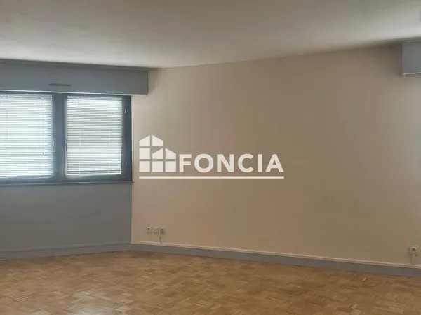Appartement 1 pièce 75 m² 