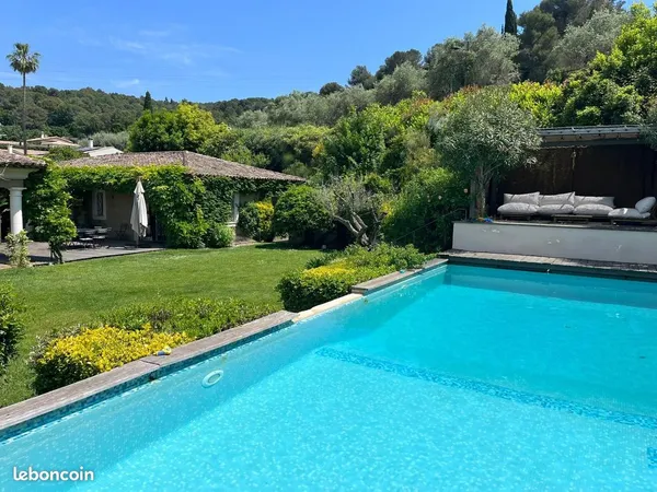 Villa 9 pièces 277 m² 