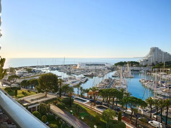 Art de vivre pied dans l'eau à Marina Baie des Anges 