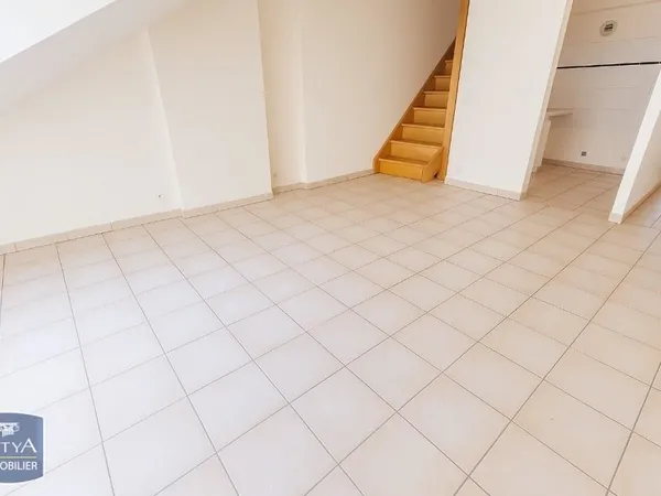 À LOUER : Appartement T2 situé au coeur de Chinon, dans u.... 
