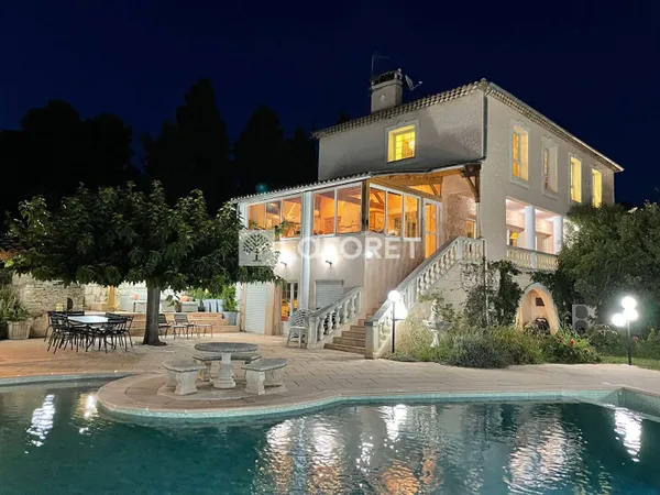 Maison 10 pièces 300 m² 