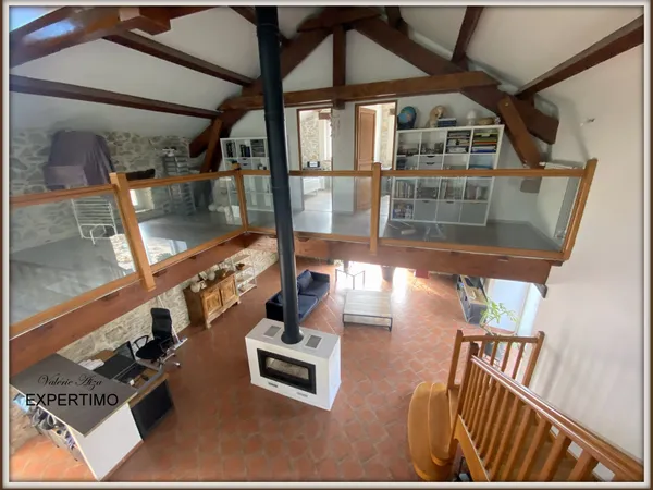 Grande maison avec terrain attenant et dépendances 