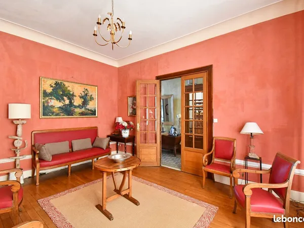 Propriété 9 pièces 215 m² 