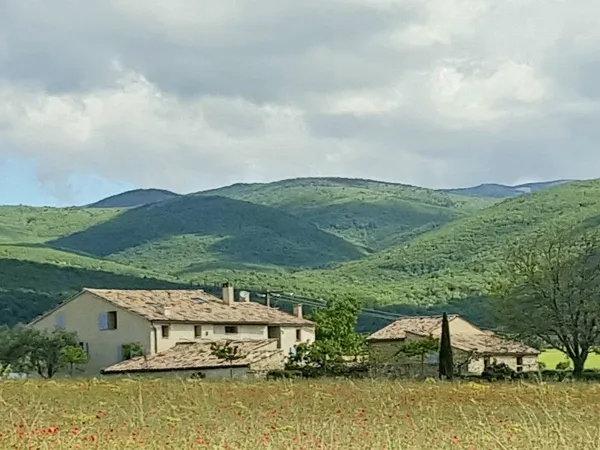 MAS RESTAURE avec 19 Hectares et autonome 