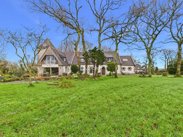 Maison 13 pièces 323 m² 