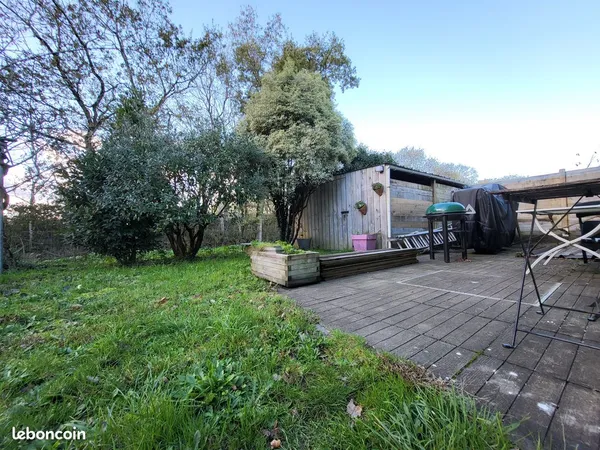 Local 100 m² Theix-Noyalo 
