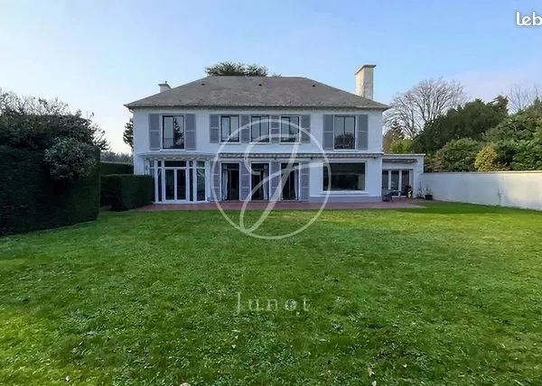 Maison 7 pièces 300 m² 