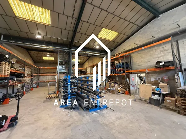 Entrepôt 305 m² 