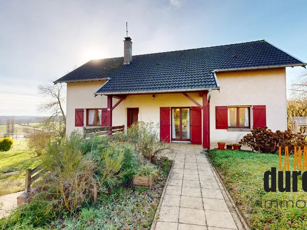 Agréable maison avec grand terrain 