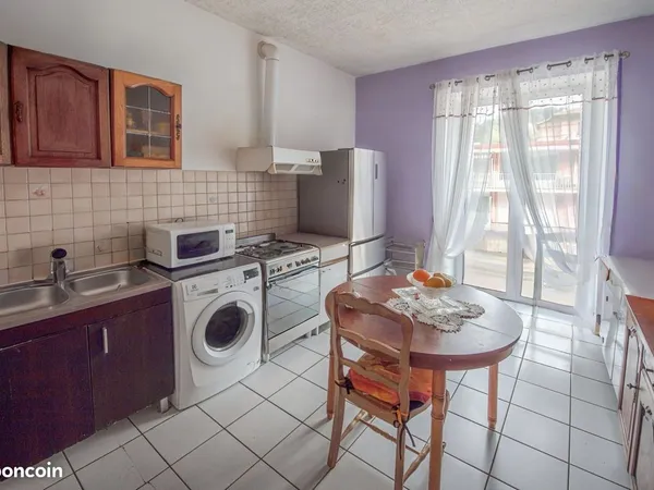 Studio 5 pièces 106 m² 