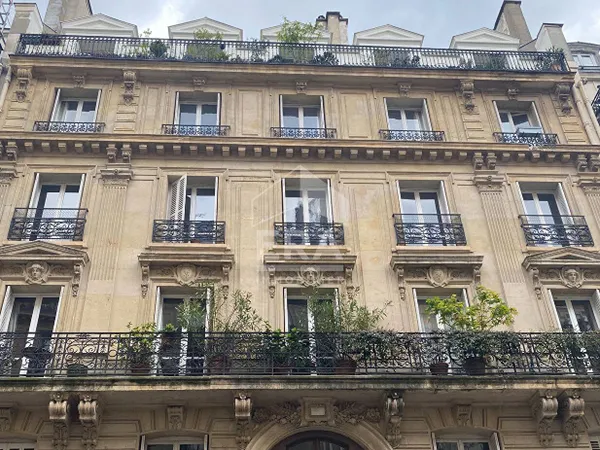 PARIS 9ème Lot de 2 Chambres de service 