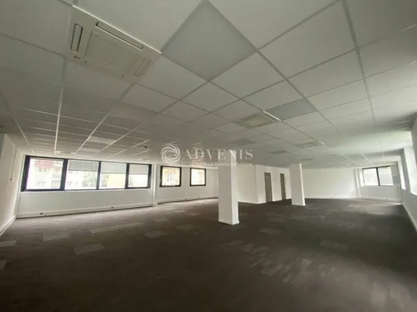 Bureau 68 m² 