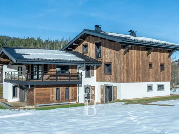 DEMI QUARTIER - MEGÈVE - CHALET NEUF À PERSONNALISER - PROCHE CE 