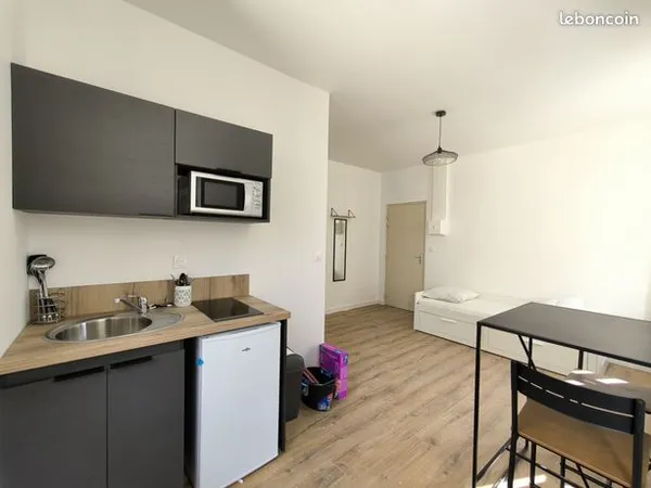 Studio 1 pièce 20 m² 
