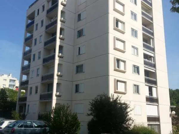 Studio 1 pièce 32 m² 