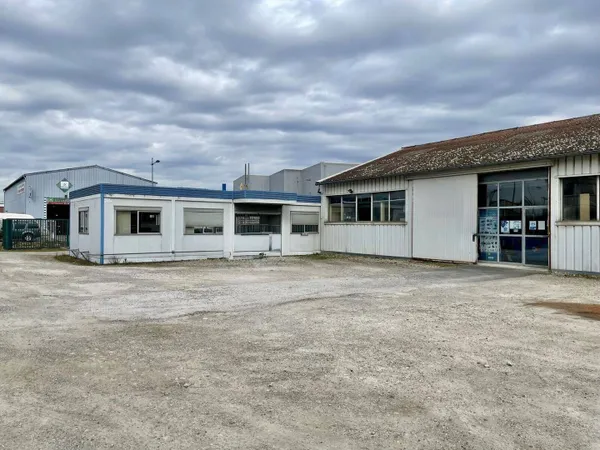 Local d'activité 502 m² 