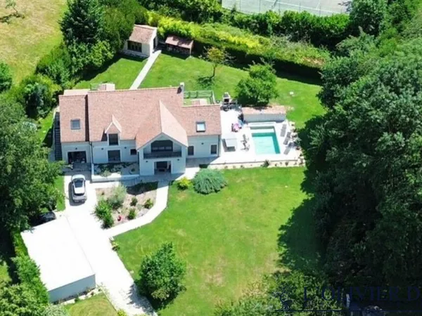 Maison contemporaine de 9 pièce(s) 295 m² 