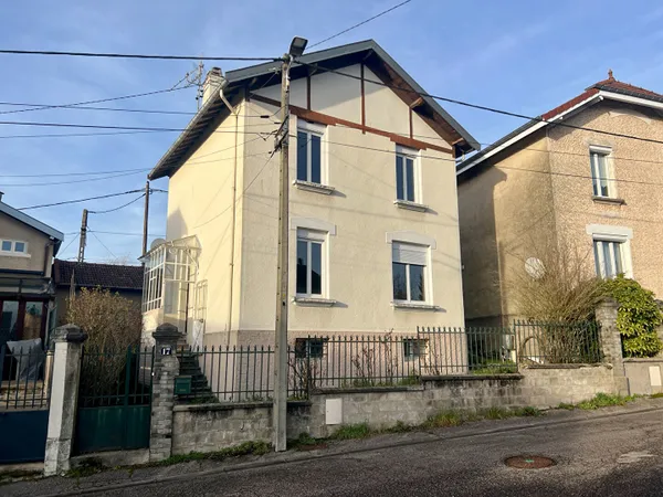 BAR-LE-DUC charmante maison -5 pièces, 3 chambres, jardin, garage, quartier calme 
