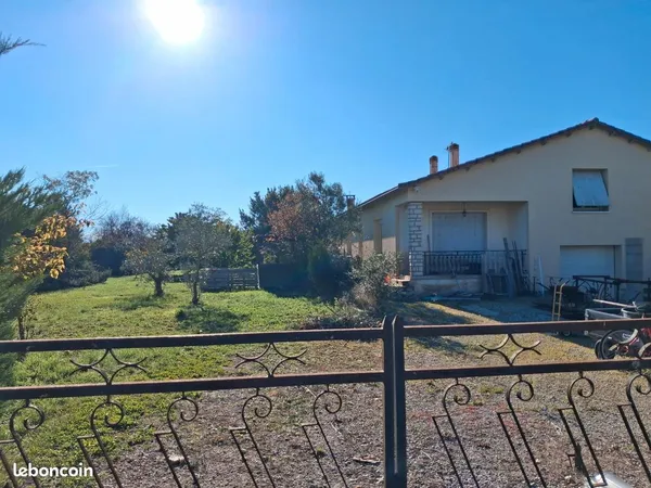Maison 3 chambres avec grand terrain / dépendances 