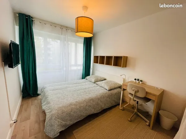 Chambre avec salle d'eau et wc PRIVATIF toutes charges comprises 