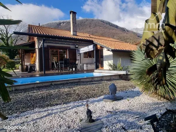 Mas 9 pièces 185 m² 