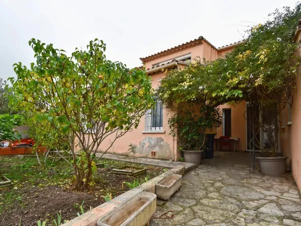 Maison de 5 pièces de 130 m² située à Nébian 