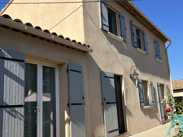 Maison 5 pièces sur terrain de 334 m2 