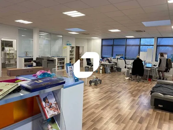 Local d'activité 1015 m² 