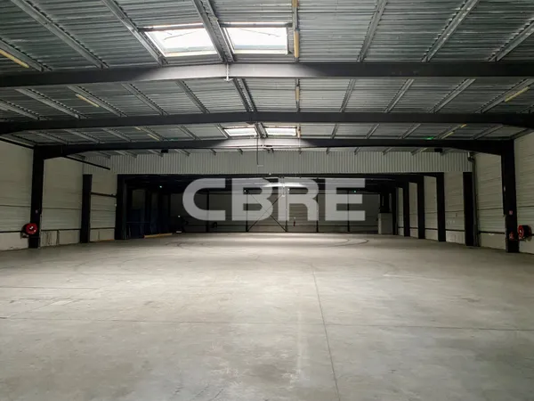 Local industriel 2000 m² 