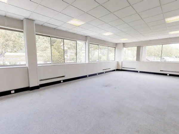 Local professionnel 154 m² 