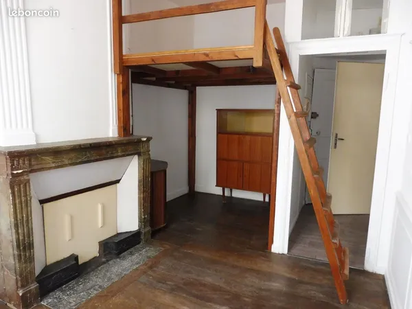 Chaumont (52000) un agréable T1 de 22 m² + mezzanine de 6 m², dans un petit immeuble, proche de 