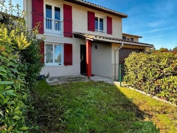 Jolie maison mitoyenne 94 m2 avec garage et jardin 