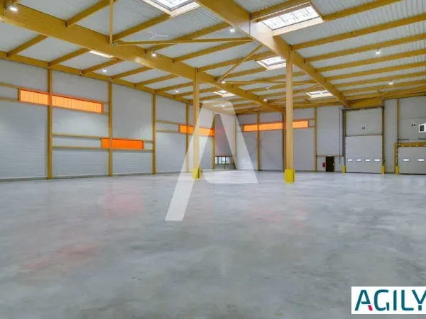 A LOUER - BATIMENT INDEPENDANT - Entrepôts/bureaux NEUFS de 5029 m² dans un parc PME/PMI à 