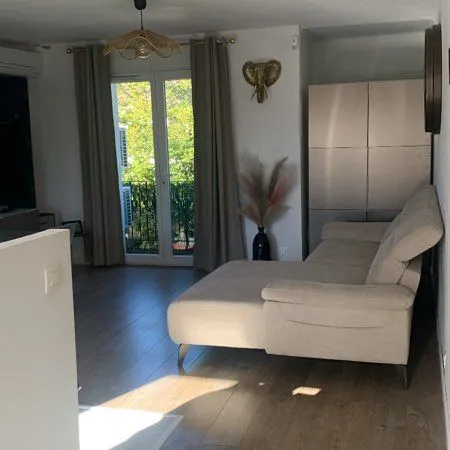 Particulier - Haut de villa-3chambres- garage-jardin- rénové 