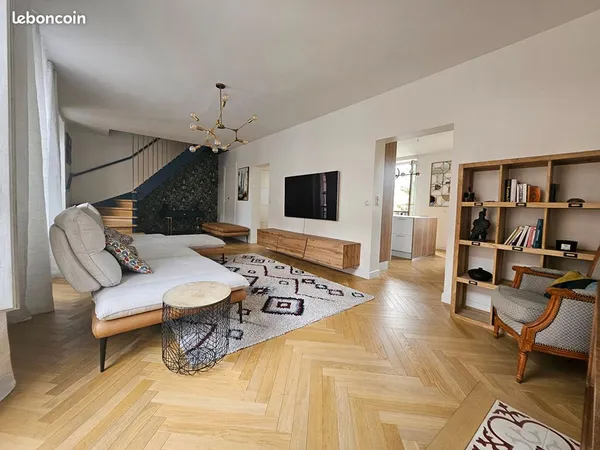 Superbe Duplex 4/5 Pièces à 2 pas de la Mairie de Suresnes 